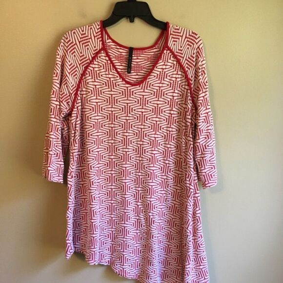 IC by conniek medium red and white top - Picture 1 of 4